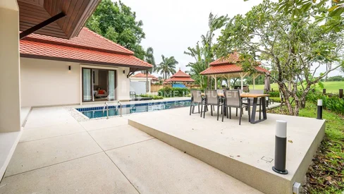 Villa avec piscine de 4 chambres avec vue sur le golf