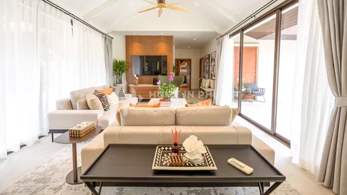 Villa avec piscine de 4 chambres avec vue sur le golf