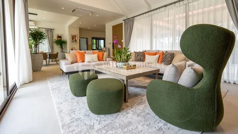 Villa avec piscine de 4 chambres avec vue sur le golf