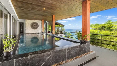 Villa Ultra-Luxe de 7 Chambres en Bord de Mer