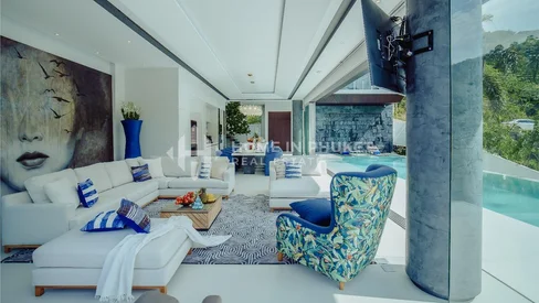 Villa avec piscine de 4 chambres à Nai Harn Hillside