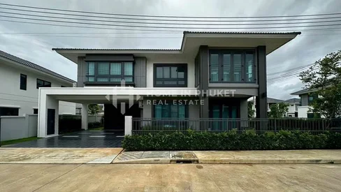 บ้าน 4 ห้องนอนสไตล์โมเดิร์นในเกาะแก้ว