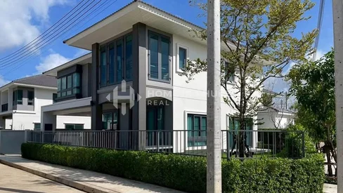 บ้าน 4 ห้องนอนสไตล์โมเดิร์นในเกาะแก้ว