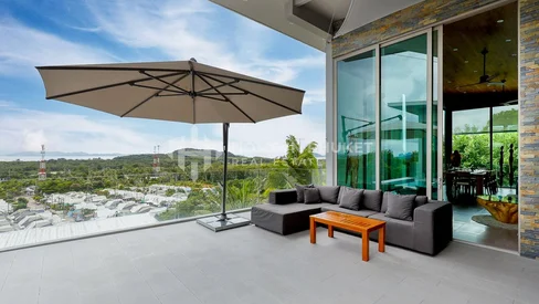 Villa moderne avec piscine à flanc de colline à Yamu Hill