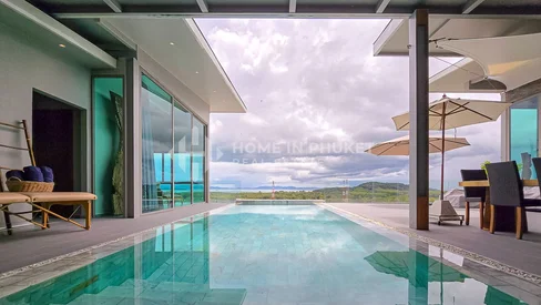 Villa moderne avec piscine à flanc de colline à Yamu Hill