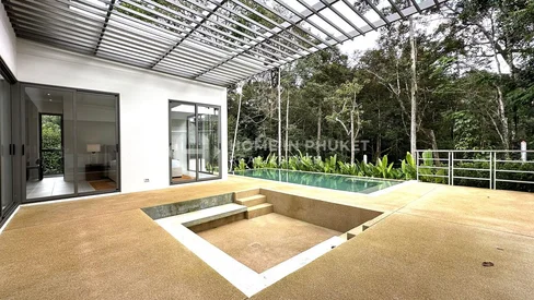 纳泰海滩附近的四卧室热带泳池别墅