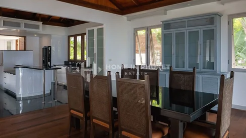 Villa Ultra-Luxe de 7 Chambres avec Vue sur Mer et Piscine