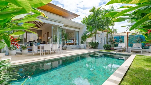 现代热带两卧室泳池别墅
