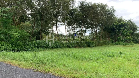 Terrain de 381,60 m² entouré de forêt à Si Sunthon