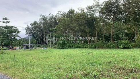 Terrain de 381,60 m² entouré de forêt à Si Sunthon