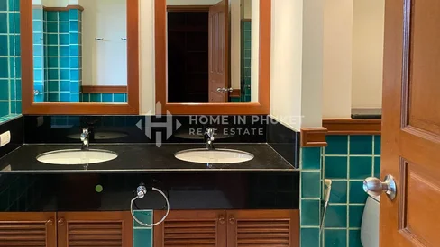 Резиденция с 5 спальнями с видом на лагуну в Лагуне