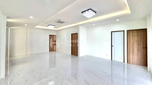 Maison jumelée avec grand jardin à Paklok