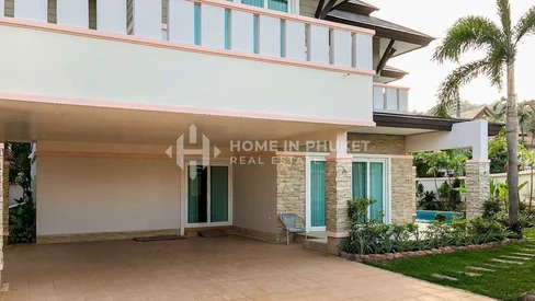 Villa Thaïlandaise Contemporaine avec 3 Chambres et Piscine