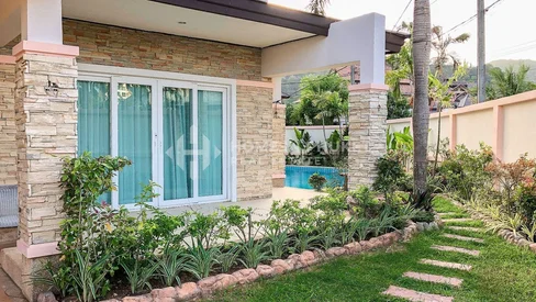 Villa Thaïlandaise Contemporaine avec 3 Chambres et Piscine