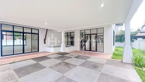 带花园的三卧室家庭住宅