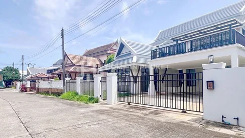 带花园的三卧室家庭住宅