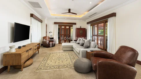 Villa de luxe de 6 chambres avec piscine à flanc de colline