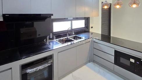 Villa moderne avec piscine et 3 chambres à Si Sunthon