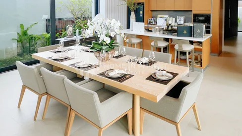 Villas avec piscine de 3 chambres à Botanica Chalong