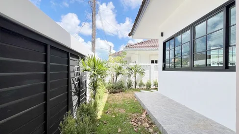 Maison jumelée de 3 chambres à Chalong