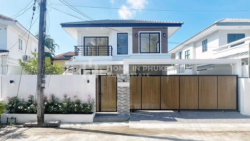 Maison familiale rénovée de 4 chambres dans le parc Land & Houses
