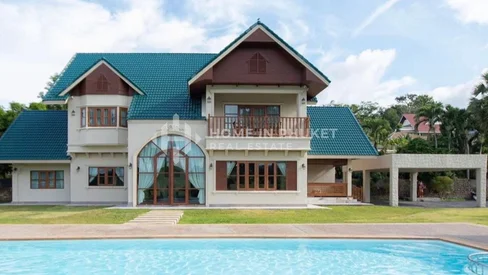 Spacieuse Villa Individuelle avec Piscine et 5 Chambres