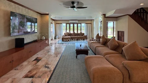 Spacieuse Villa Individuelle avec Piscine et 5 Chambres