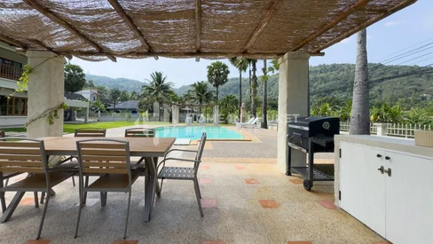 Spacieuse Villa Individuelle avec Piscine et 5 Chambres