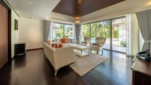 Просторная вилла с 5 спальнями и бассейном на Layan Hills