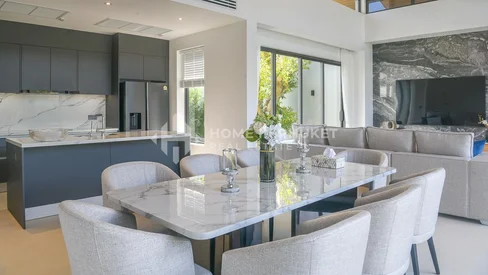 4-Bedroom Pool Villa in Luna Vista