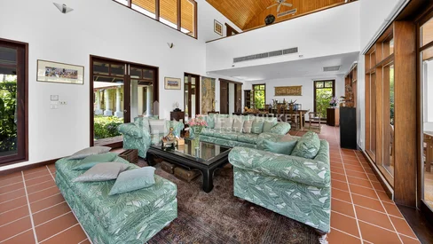 พูลวิลล่า 4 ห้องนอนติดสนามกอล์ฟในลากูน่า