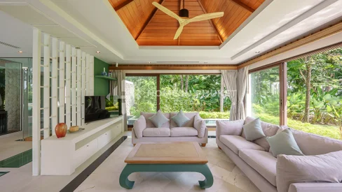 6 Bedroom Grand Marina Estate in Boat Lagoon