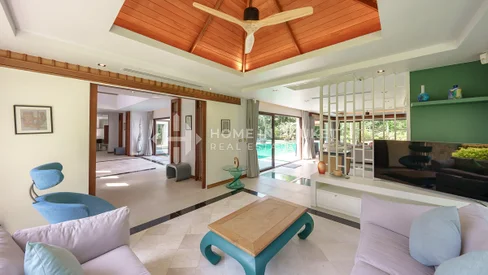 6 Bedroom Grand Marina Estate in Boat Lagoon
