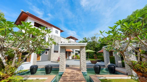 6 Bedroom Grand Marina Estate in Boat Lagoon
