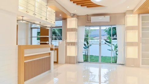 5 Bedroom Pool Villa Retreat in Chalong