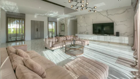 Lagoon View 4-Bed Villa in Laguna
