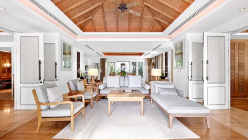 Villa intemporelle de 3 chambres avec vue sur la mer à Layan