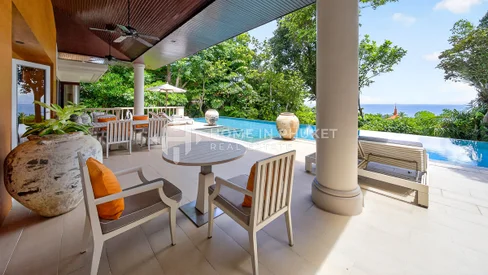 Villa intemporelle de 3 chambres avec vue sur la mer à Layan