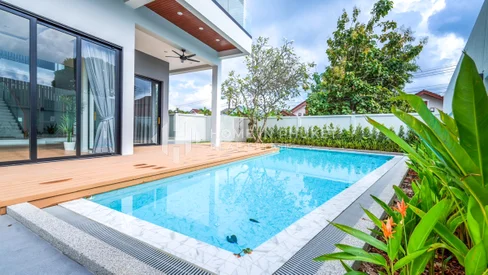 Villa de 4 chambres avec piscine sur 3 étages à Land and House Park