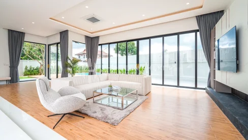 Villa de 4 chambres avec piscine sur 3 étages à Land and House Park
