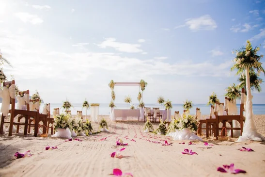 สถานที่ที่ดีที่สุดในภูเก็ตสำหรับงานแต่งงานริมชายหาดในฝันของคุณ