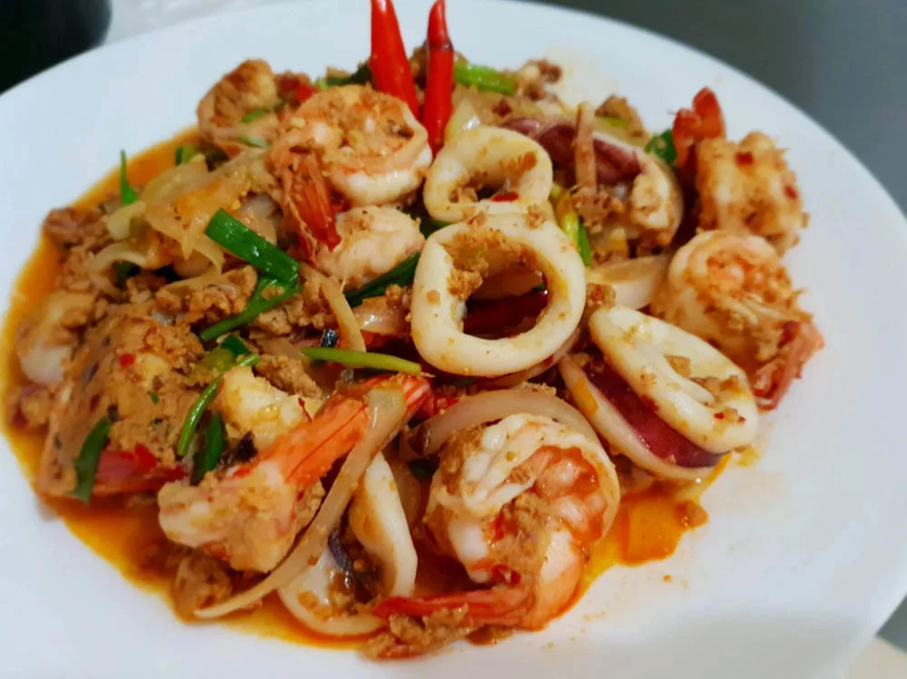 Kung Phad Pong Garee shrimp stir-fried in curry paste