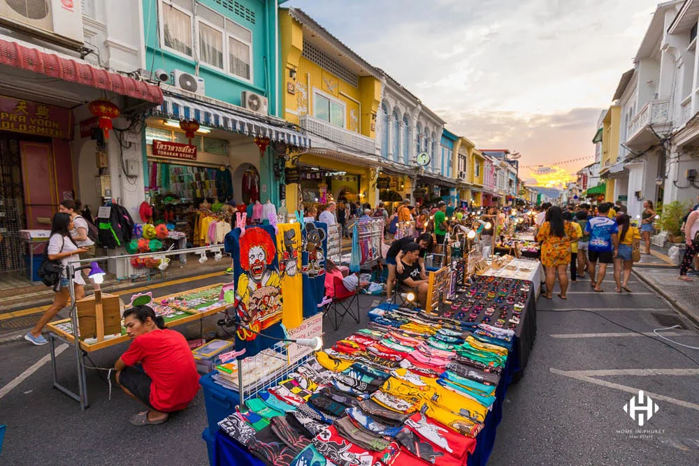 Street vendors on Thalang Road Sunday market