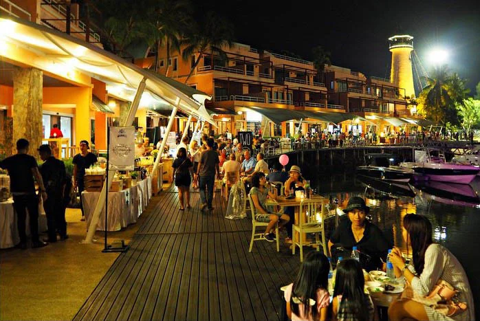 Busy event on the boardwalk at Boat Lagoon