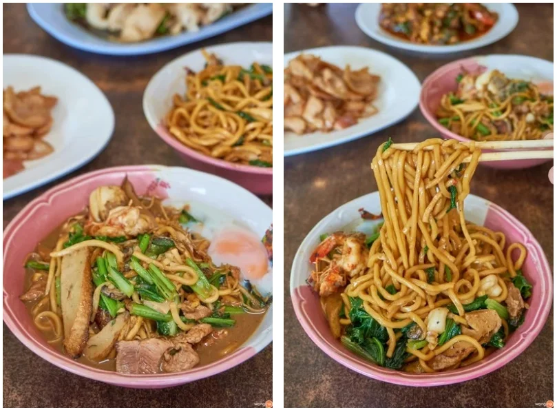 A bowl of dry and soup-style hokkien noodles