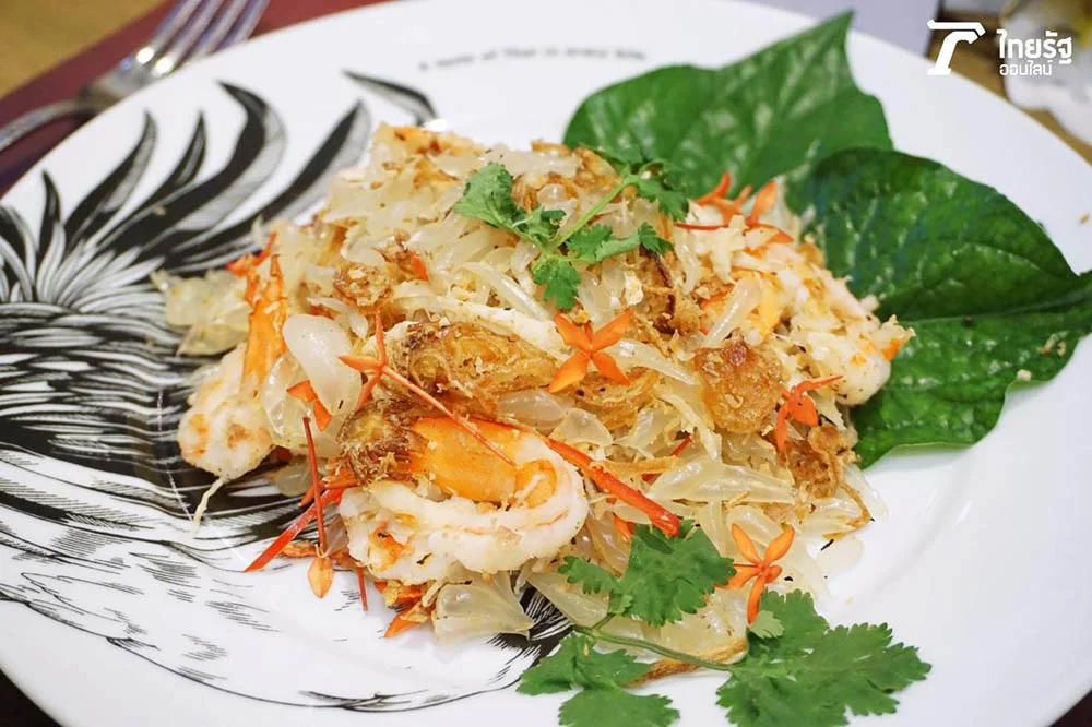 Yam Som Oh spicy pomelo salad