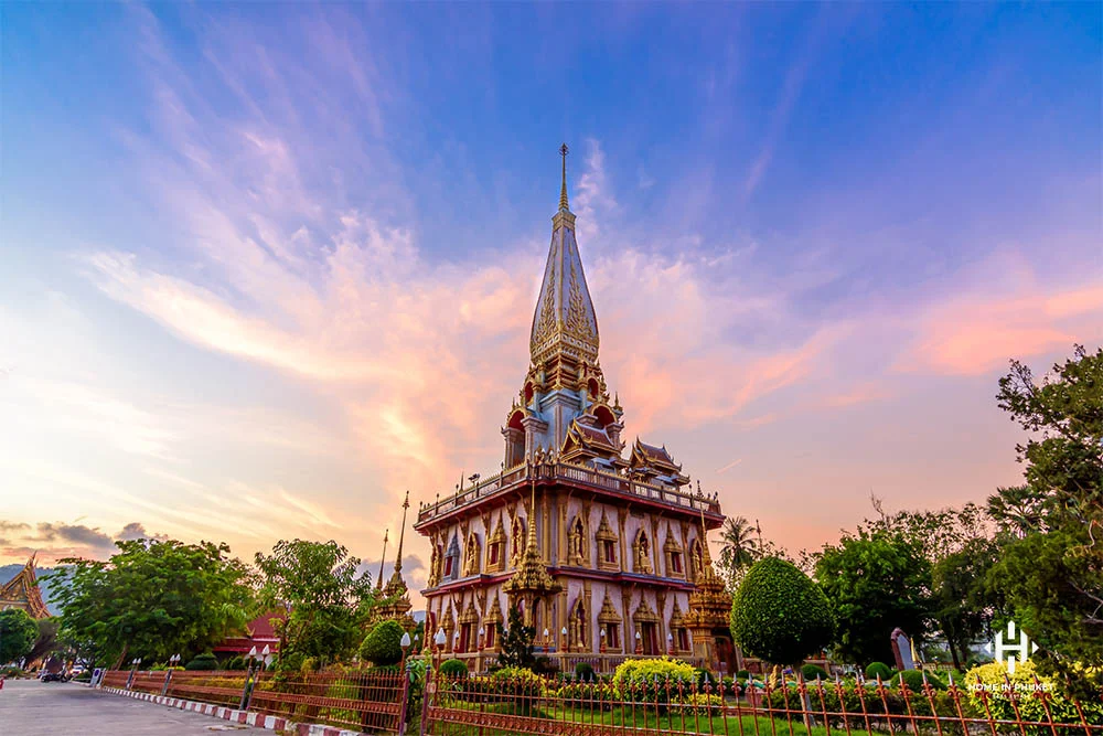 The main pagoda at Wat Chalong at sunset