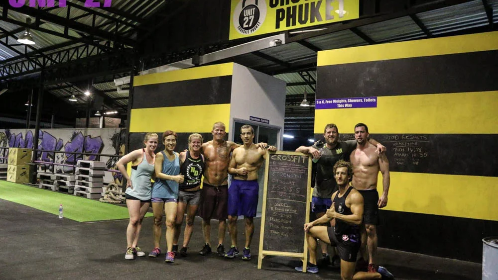 A group of crossfit trainees
